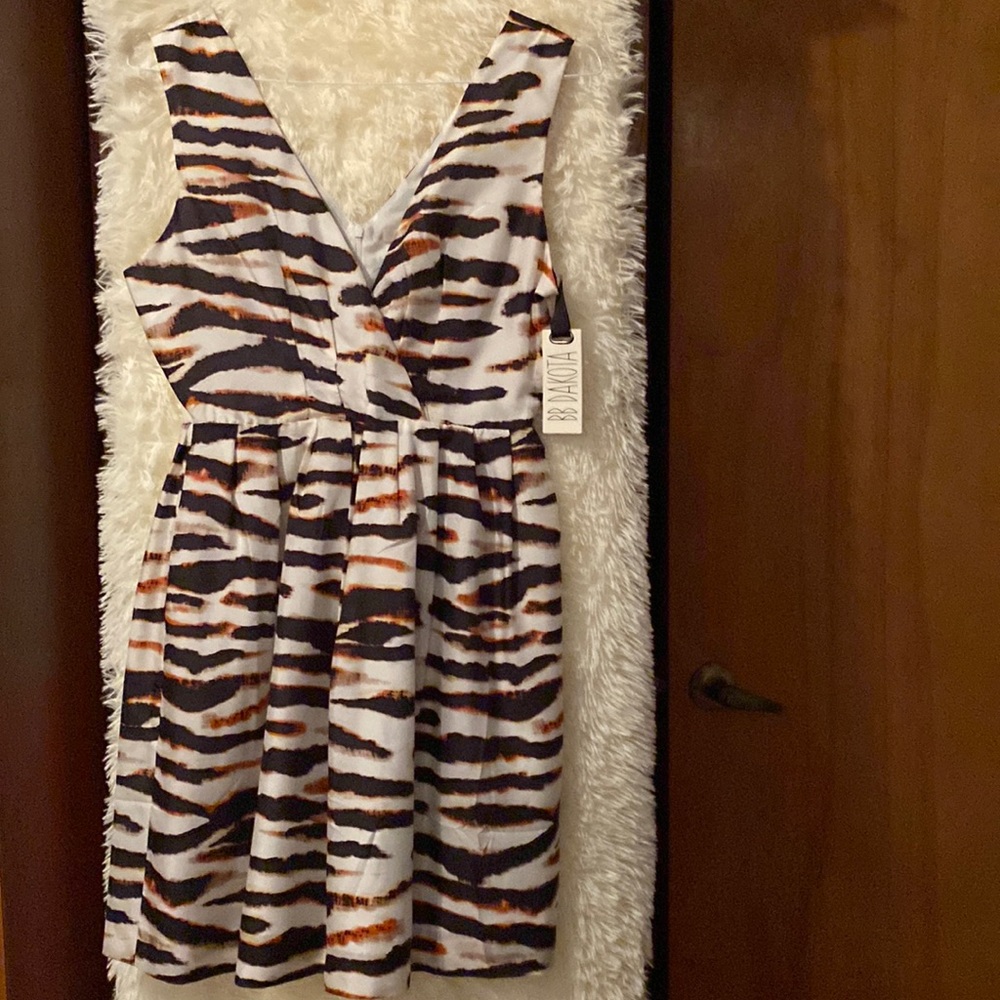 BB Dakota cocktail dress, size 10. Never worn, sleeveless V-neck front and back